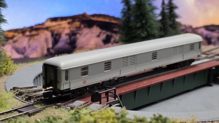 Wagen 51 80 95-40 048-8